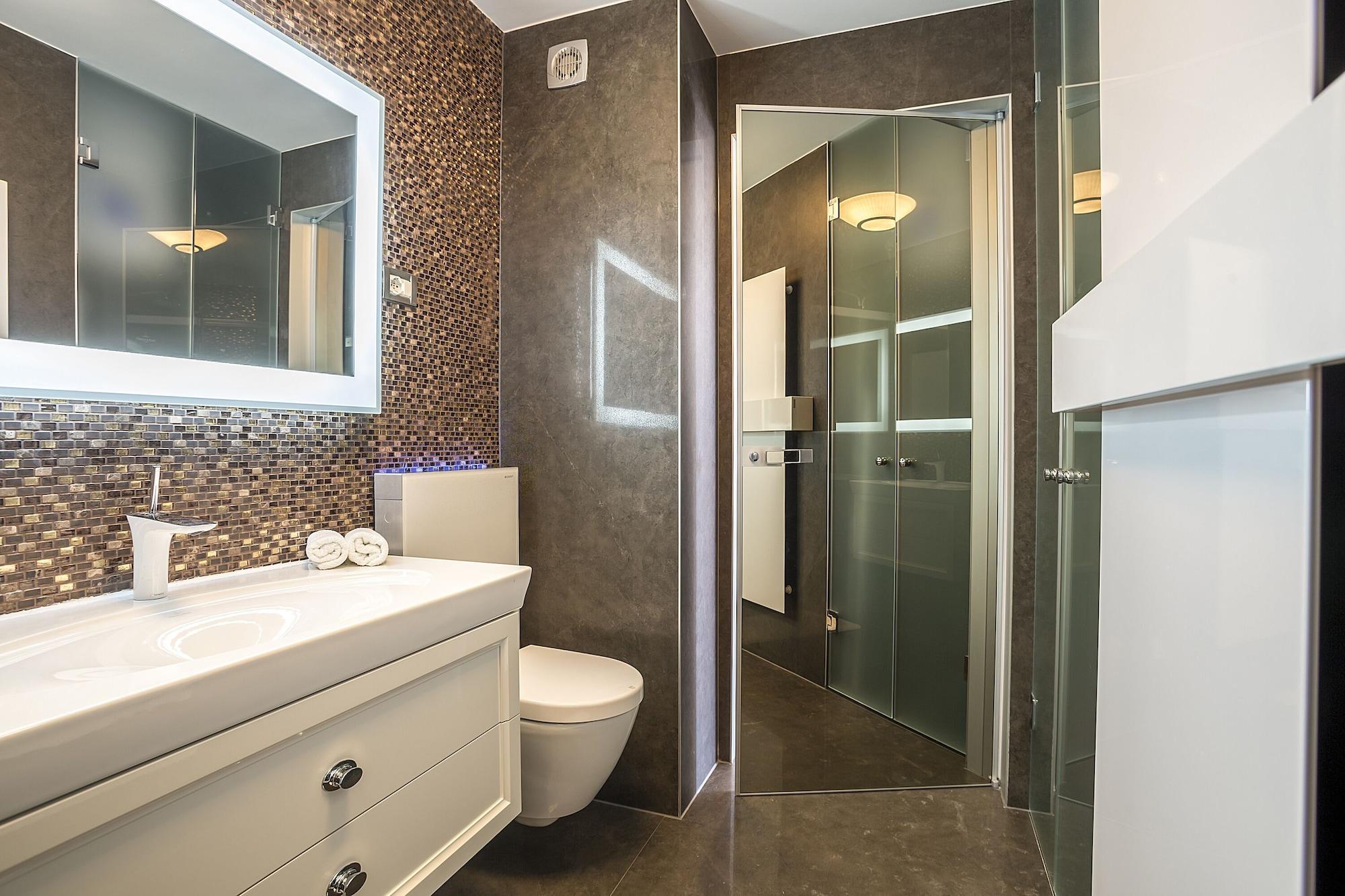 Seaview Luxury Retreat Hotel สปลิท ภายนอก รูปภาพ