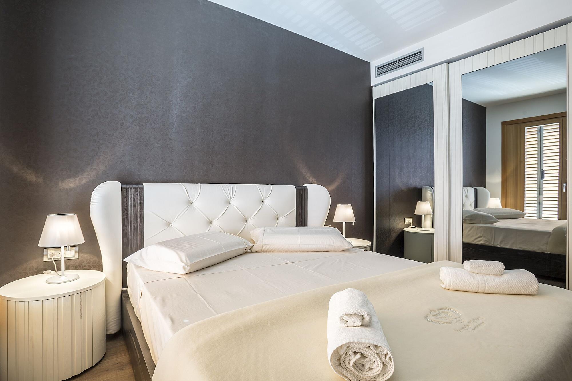 Seaview Luxury Retreat Hotel สปลิท ภายนอก รูปภาพ